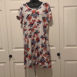 ⭐️ bundle sale ⭐️
Soft floral dress size XL
